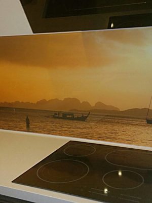 Фартук для кухни из стекла 01