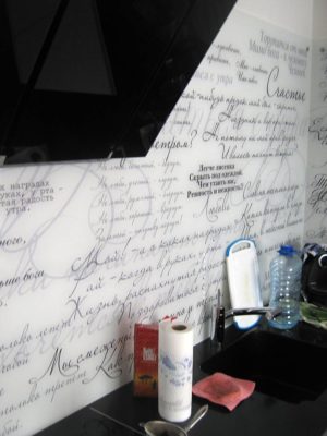 Фартук для кухни из стекла 06