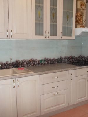 Фартук для кухни из стекла 07