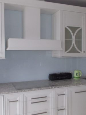 Фартук для кухни из стекла 08