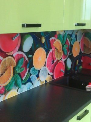 Фартук для кухни из стекла 09