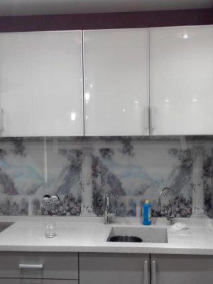 Фартук для кухни из стекла 10