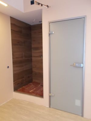 Стеклянные двери в коробке-01