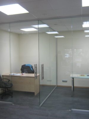 Стеклянные откатные двери-01