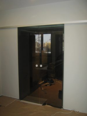 Стеклянные откатные двери-06