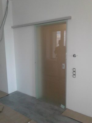 Стеклянные откатные двери-12