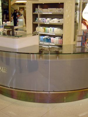 Витрины и прилавки из стекла 10