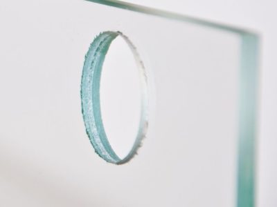 сверление отверстий в стекле спб