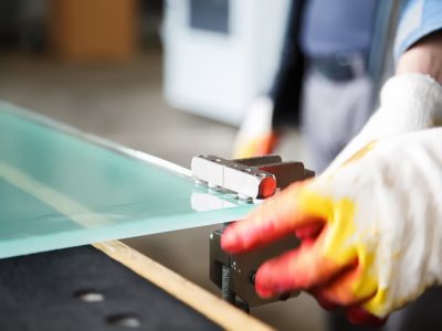 Резка толстого стекла ломателем