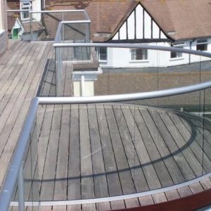 005_Гнутые ограждения из триплекса